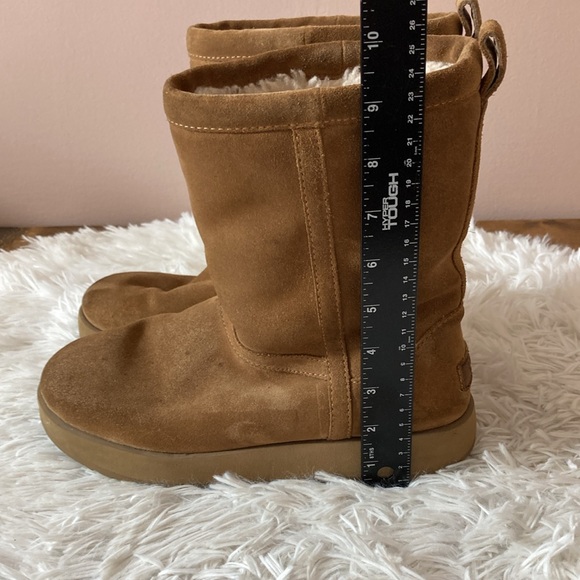 UGG Classic Boot - Picture 5 of 13